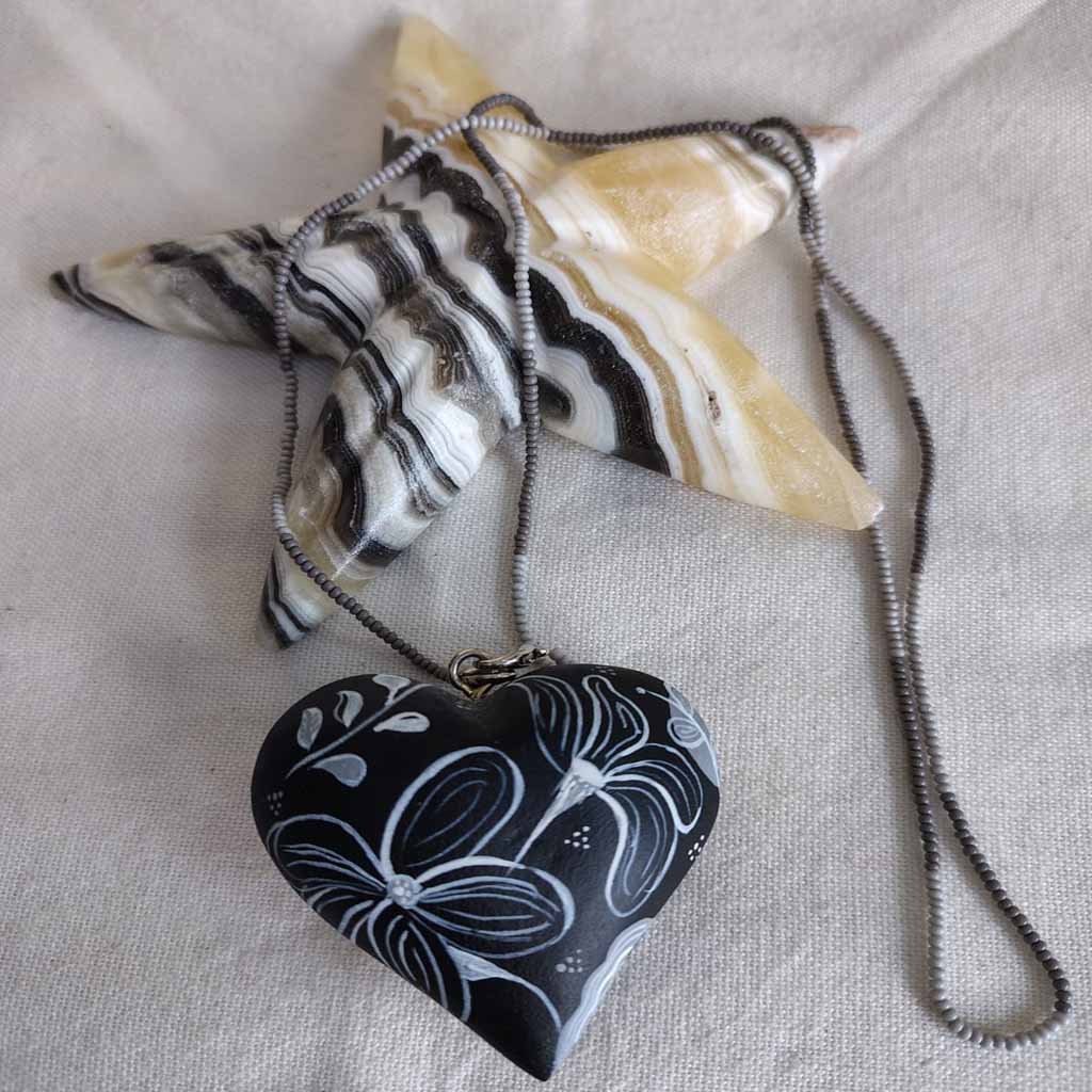 Collar de corazón alebrije madera - Tilcaxitl Oaxaca. - Imagen 3